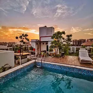 https://sahibs-the-lighthouse.agrahotelsindia.net